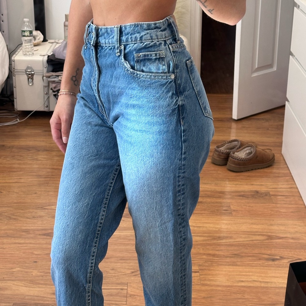 BERSHKA HIGH RISE MOM JEAN